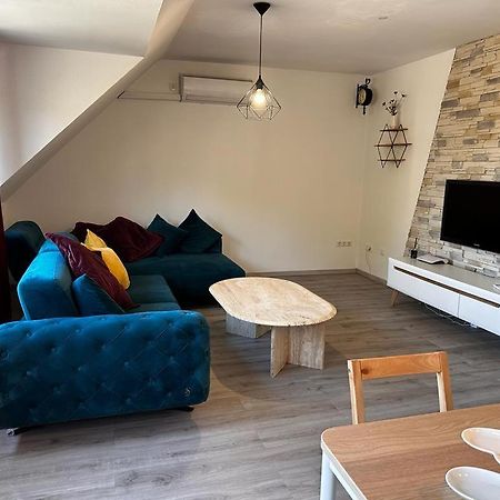 A&V Apartments Wunderschoene Rheinblick Wohnung Zum Entspannen Apt Ela Duisburg Luaran gambar