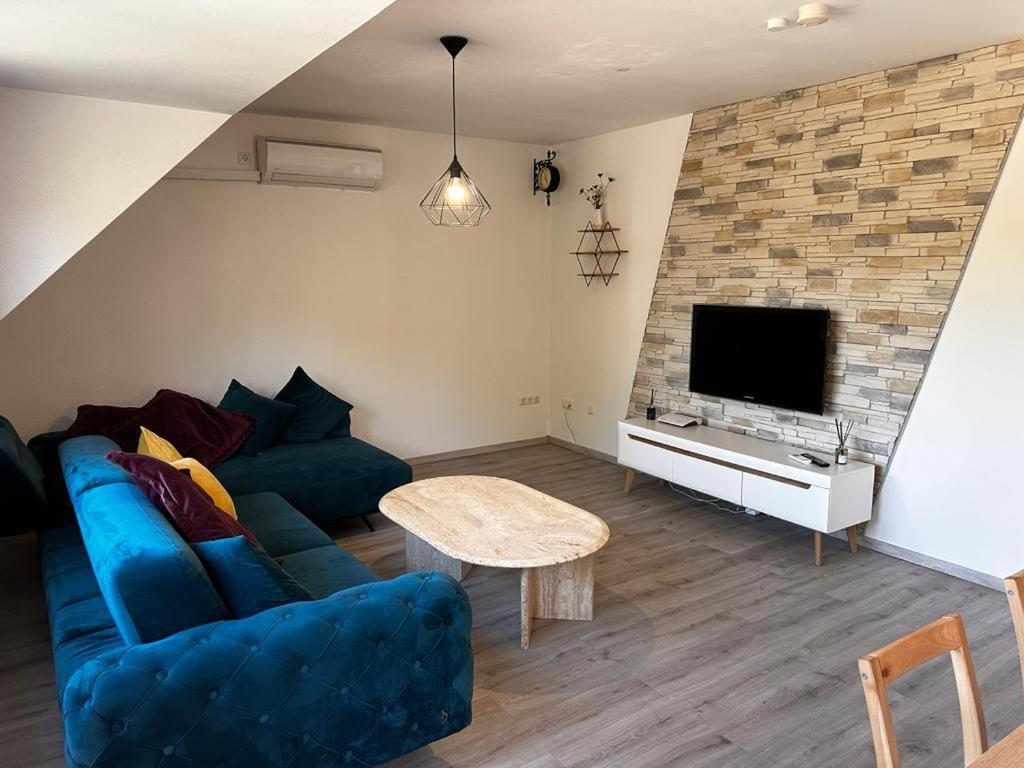 A&V Apartments Wunderschoene Rheinblick Wohnung Zum Entspannen Apt Ela Duisburg Luaran gambar