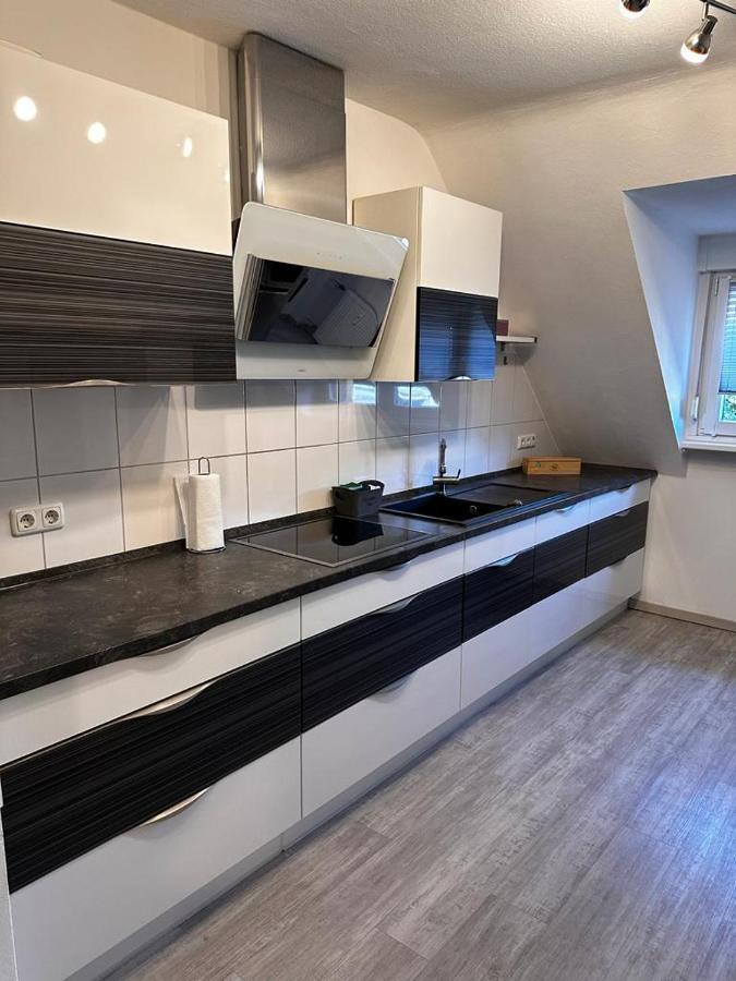 A&V Apartments Wunderschoene Rheinblick Wohnung Zum Entspannen Apt Ela Duisburg Luaran gambar
