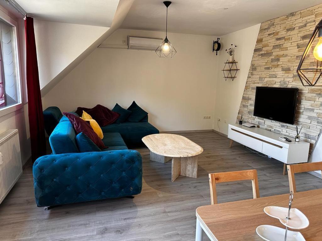 A&V Apartments Wunderschoene Rheinblick Wohnung Zum Entspannen Apt Ela Duisburg Luaran gambar