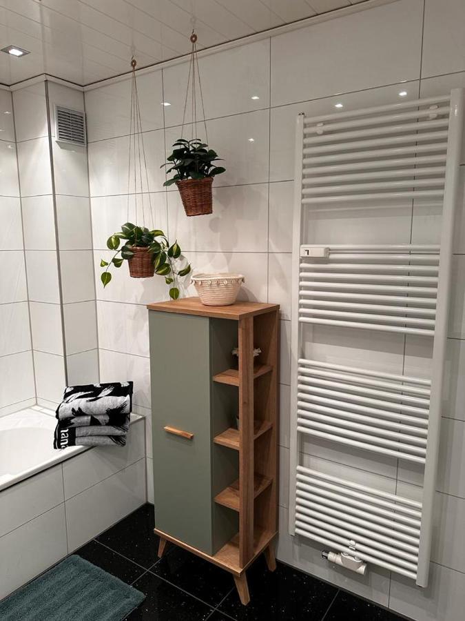 A&V Apartments Wunderschoene Rheinblick Wohnung Zum Entspannen Apt Ela Duisburg Luaran gambar