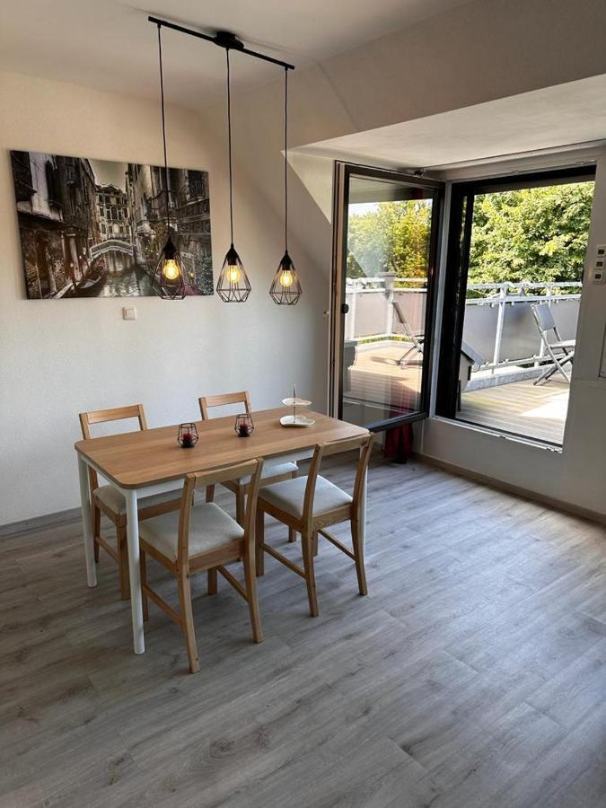 A&V Apartments Wunderschoene Rheinblick Wohnung Zum Entspannen Apt Ela Duisburg Luaran gambar