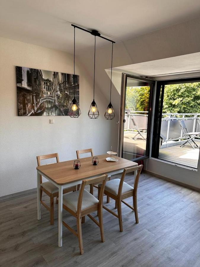 A&V Apartments Wunderschoene Rheinblick Wohnung Zum Entspannen Apt Ela Duisburg Luaran gambar