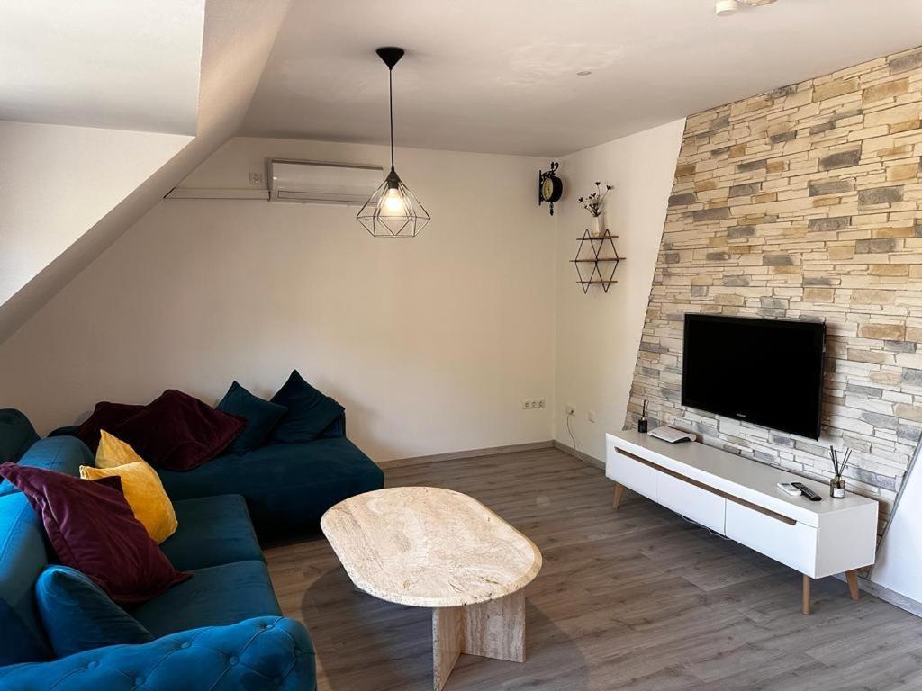 A&V Apartments Wunderschoene Rheinblick Wohnung Zum Entspannen Apt Ela Duisburg Luaran gambar