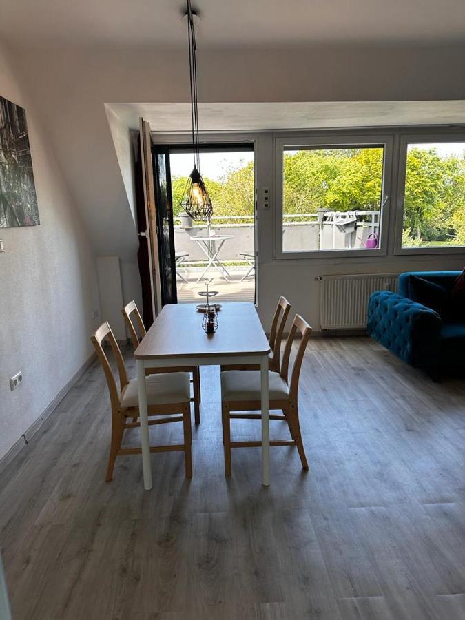 A&V Apartments Wunderschoene Rheinblick Wohnung Zum Entspannen Apt Ela Duisburg Luaran gambar