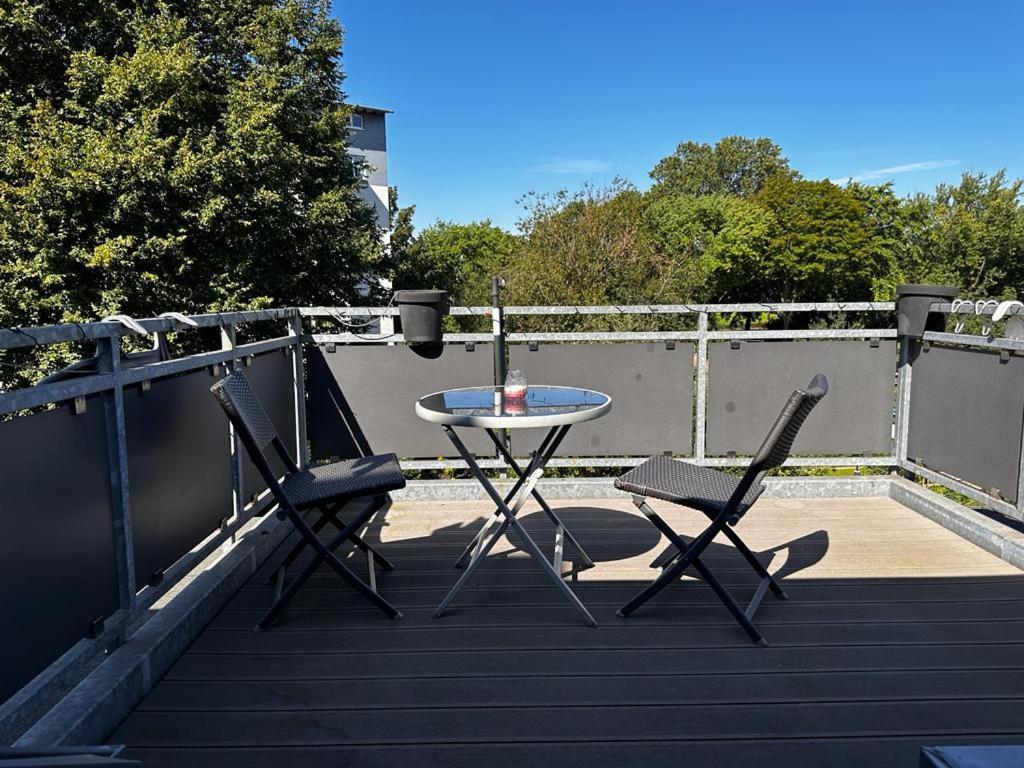 A&V Apartments Wunderschoene Rheinblick Wohnung Zum Entspannen Apt Ela Duisburg Luaran gambar