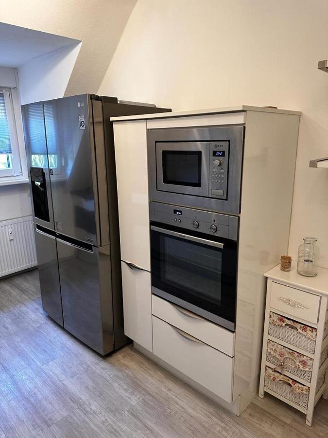 A&V Apartments Wunderschoene Rheinblick Wohnung Zum Entspannen Apt Ela Duisburg Luaran gambar
