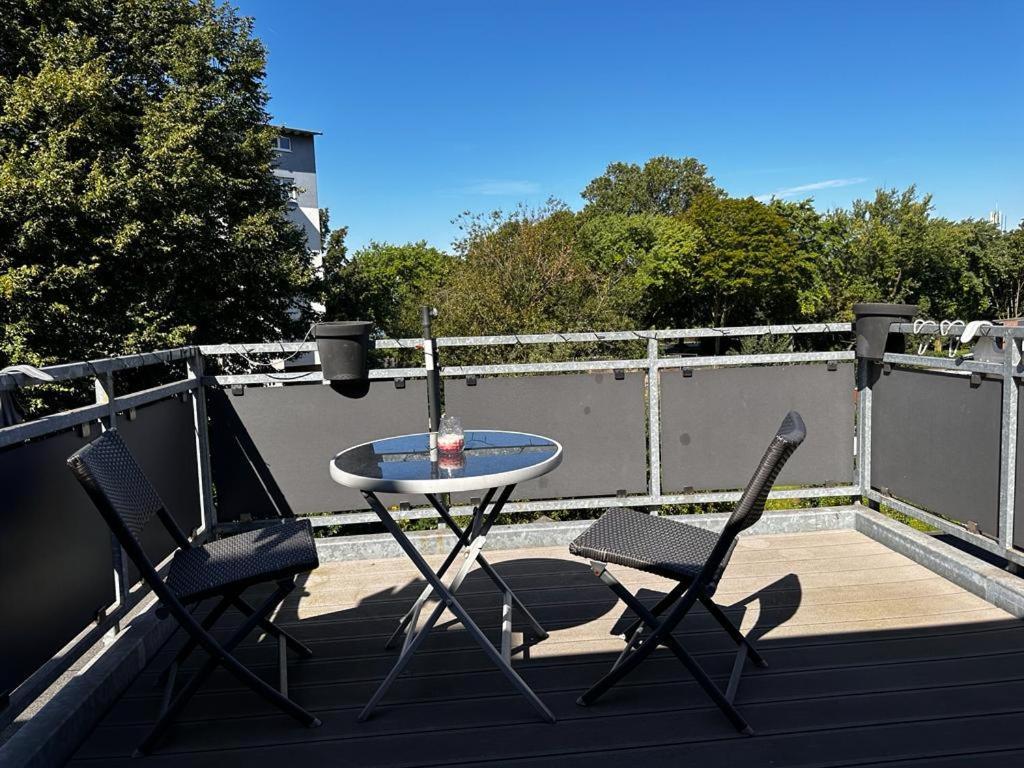 A&V Apartments Wunderschoene Rheinblick Wohnung Zum Entspannen Apt Ela Duisburg Luaran gambar
