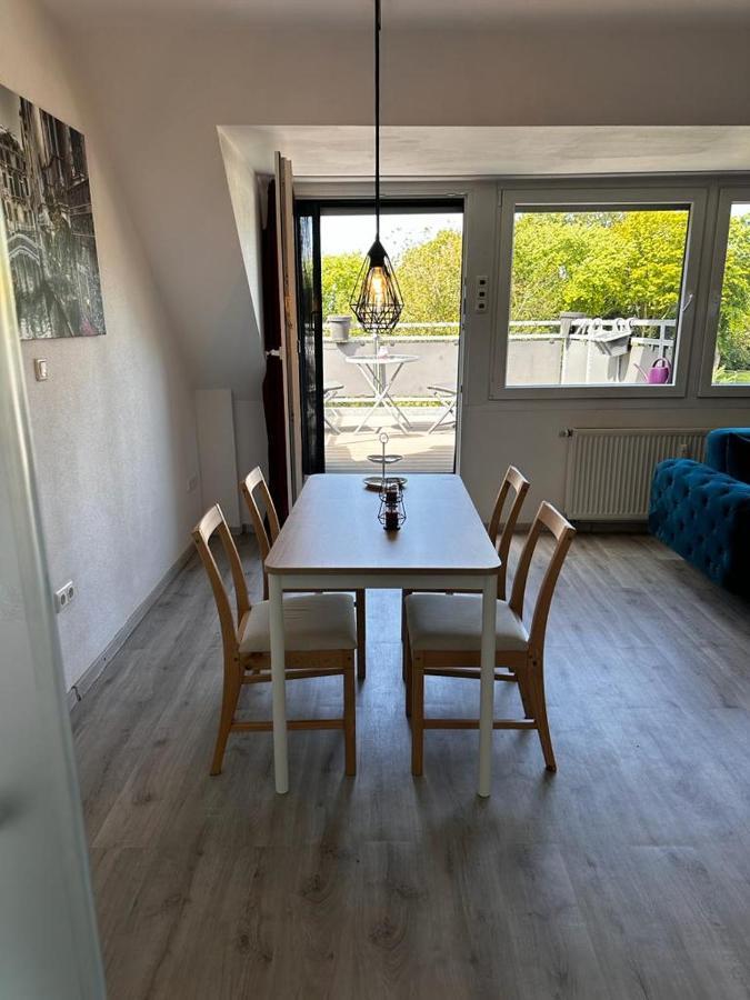 A&V Apartments Wunderschoene Rheinblick Wohnung Zum Entspannen Apt Ela Duisburg Luaran gambar